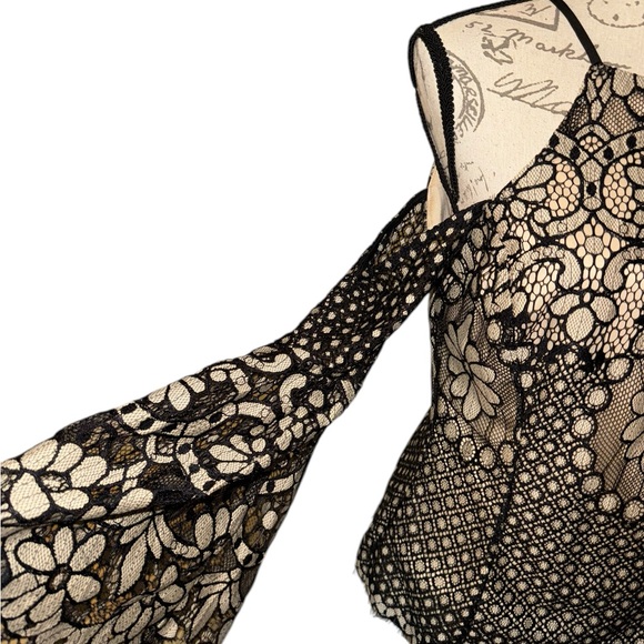 VENUS Top - Picture 4 of 8